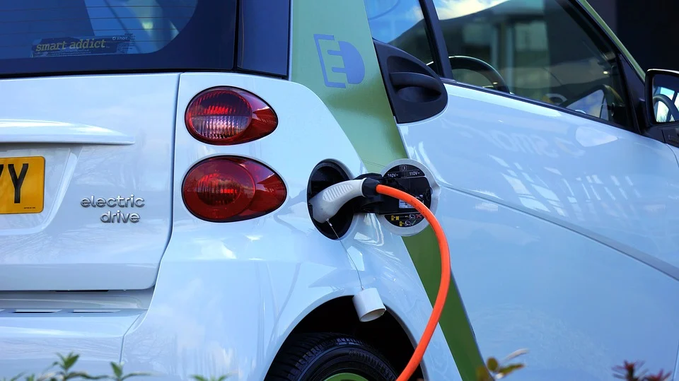 Elektros ve la sinergia y el potencial de su entrada en el negocio del alquiler de coches. Asumiendo un papel destacado en la sociedad mediante el alquiler de vehículos eléctricos