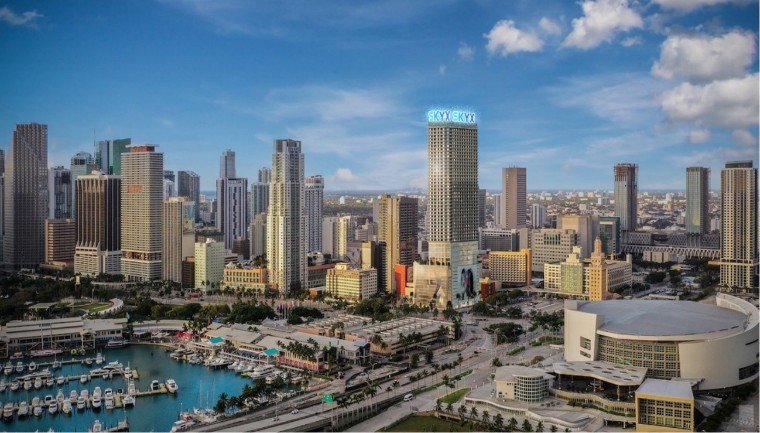 SKYX se asegura los derechos de la cubierta por 10 años para la señalización de uno de los edificios más altos de Miami